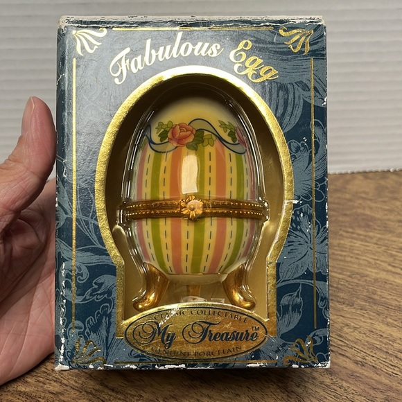 Genuine Porcelain Hand Painted Footed Egg Trinket/Jewelry Box - Picture 4 of 13